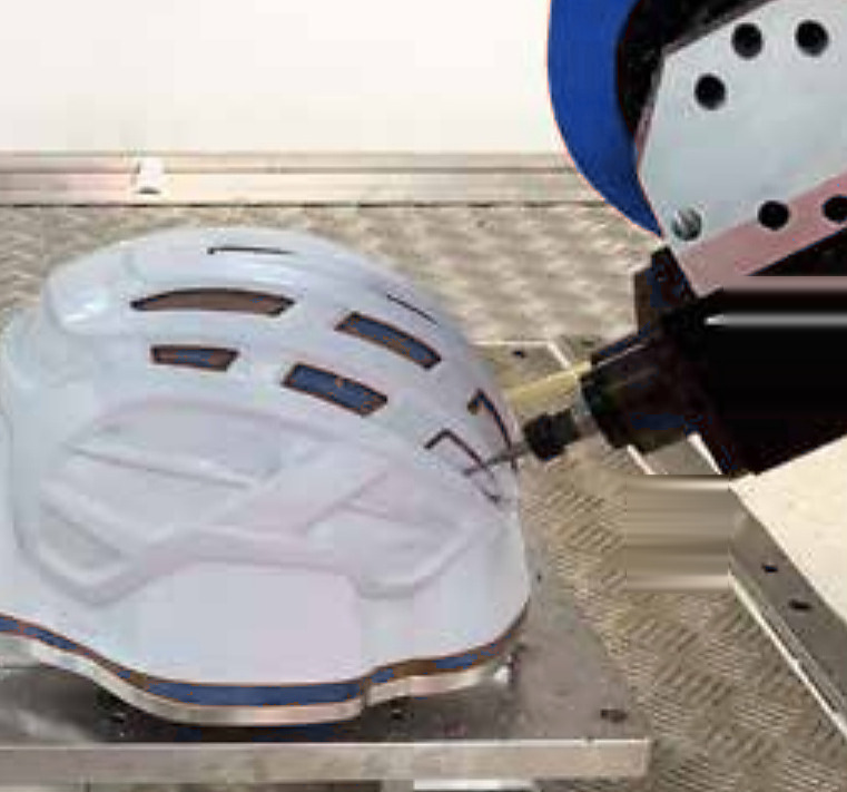 Trimming of a large composite structural part